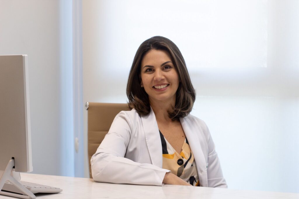 Dra. Bianca Bocchi especialista em Endometriose, cirurgia Robótica e Laparoscopia, videolaparoscopia